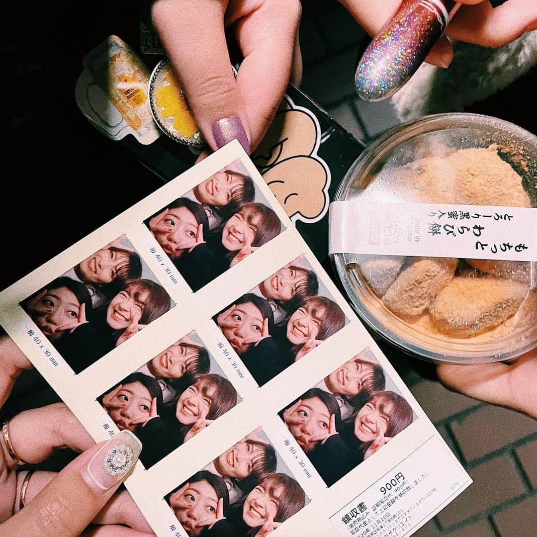 のインスタグラム：「私たちもう大人だから証明写真撮った」