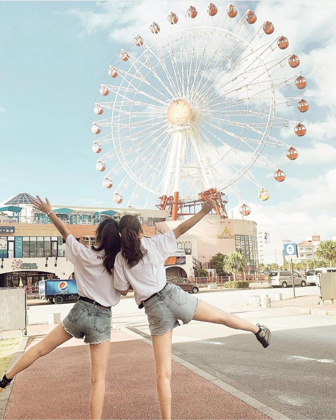 yuukachiさんのインスタグラム写真 - (yuukachiInstagram)「🌴🌺🤟🏻°･🐠  去年の今頃は沖縄行ってたんだ〜💭 コロナになる前は毎月多かったら月3回は 旅行に行ってたな〜  そろそろGo toで旅行いこうと 思うんだけどどこに行こうか 調べてる時間が好きっ♡♡笑  どこ行こうかなぁ〜 行ったことない国内全部回りたい🤣  こないだおすすめ教えてくれた みんなのコメント参考にしてます🤭  #タビジョ#旅インフルエンサー  #旅行好きな人と繋がりたい#旅行 #沖縄#沖縄旅行#gotoキャンペーン」11月14日 0時41分 - yuuka_stagram