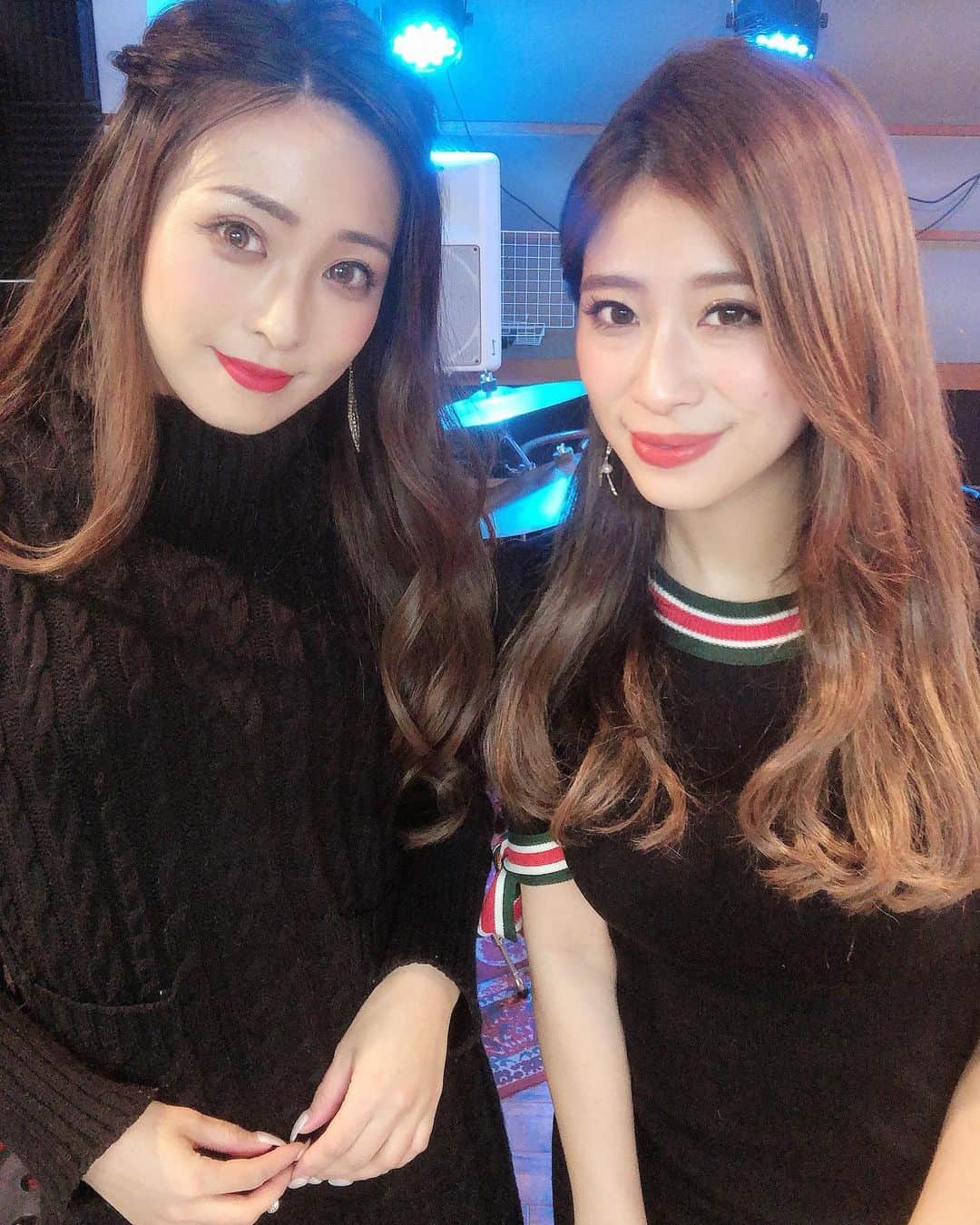 Fujikoのインスタグラム：「今日はふじかちゅ配信💖  今月も #ふじかちゅ 配信を ご覧になった皆さまありがとうございました💖 今日は歌いっぱい歌いましたが楽しんでもらえましたか？  初めて歌うCoverもあって 新鮮でした☀️✨  また来月は今年最後👸🏻✨ やりたいと思います👄  明日も 晴れていい日になりますように✨💖  明日は、 #チーズexpo🧀 お楽しみに！  朝早いけど、笑  お待ちしてます☀️☀️  #Fujiko#ふじかちゅ#内川樺月#japanesegirl #アーティスト#singer#アーティスト#応援したね#ブラック#ニットワンピース#fashion#cute#code」