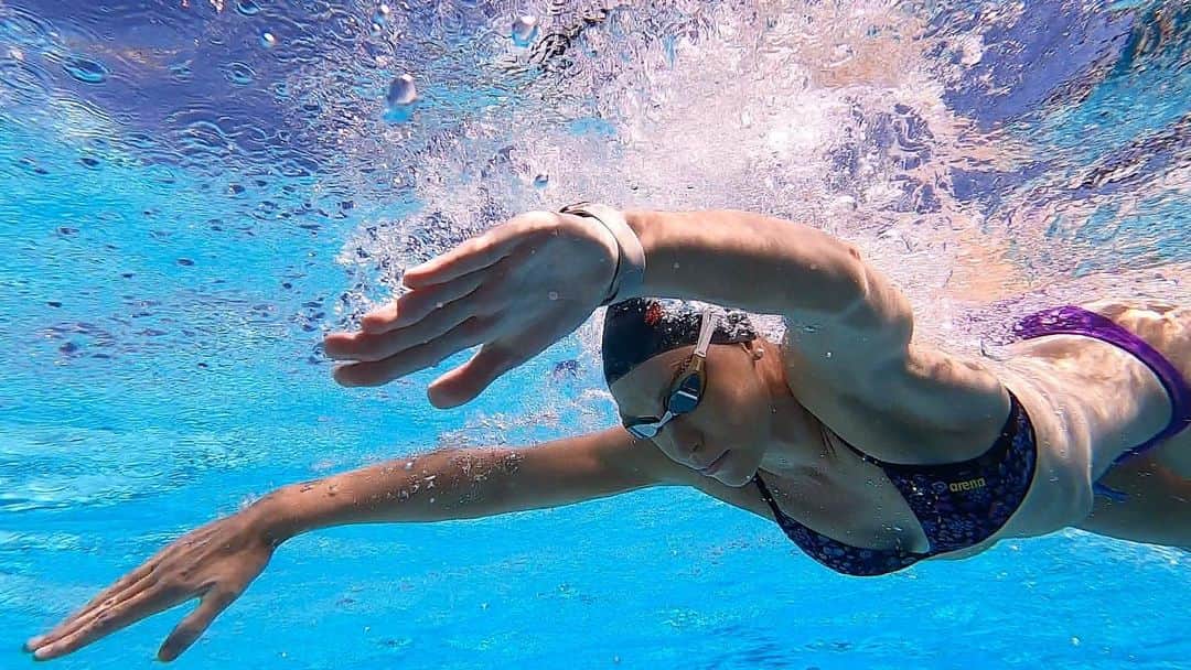 Julieのインスタグラム：「Friday is for making waves 🌊🌊 . . . . #arenawaterinstinct #swimmer #summerjulep #swimming #swimtechnique #swimfly #swimmersofinstagram #instaswim #instaswimming #mastersswimming #instaswimmer #usaswimming #swimtraining #swimpractice #myswimpro #swimsmarter #itsaswimmerthing」