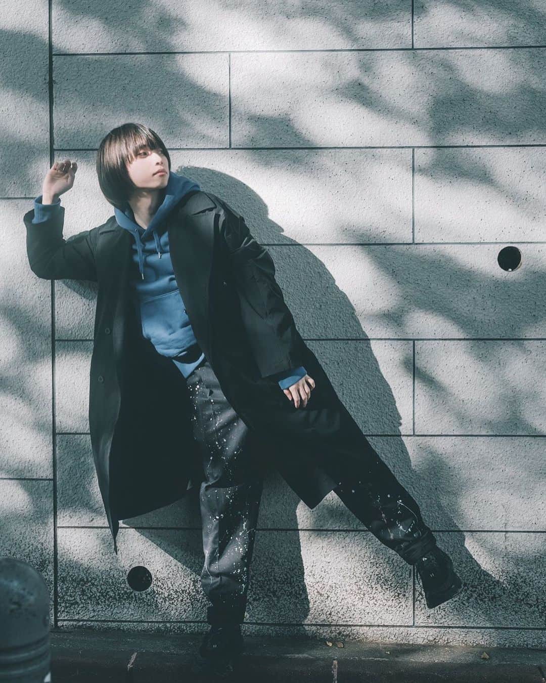 キクチユウジのインスタグラム：「photo:飛鳥井里奈 . . . . #キクチユウジ #uniqlo #uniqlou #プラスj #plusj #ポートレート #portrait #nikesacai #メンズファッション #メンズヘア #メンズカット #スニーカー #パーカーコーデ #パーカー #サロンモデル #ヘアカラートレンド #マッシュショート #マッシュウルフ #マッシュボブ #ボブ #ボブアレンジ #センターパート #アッシュカラー #透明感カラー」