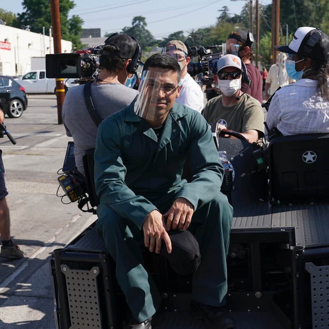 ウィルマー・バルデラマのインスタグラム：「8pm this Tuesday, November 17th. #NCIS #BTS」