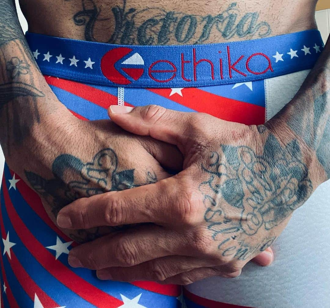 ダニエウ・アウヴェスさんのインスタグラム写真 - (ダニエウ・アウヴェスInstagram)「#Victoria⭐️ @ethika  We love America, we love Ethika🤪 #GoodCrazyStyle🤪」11月14日 1時01分 - danialves