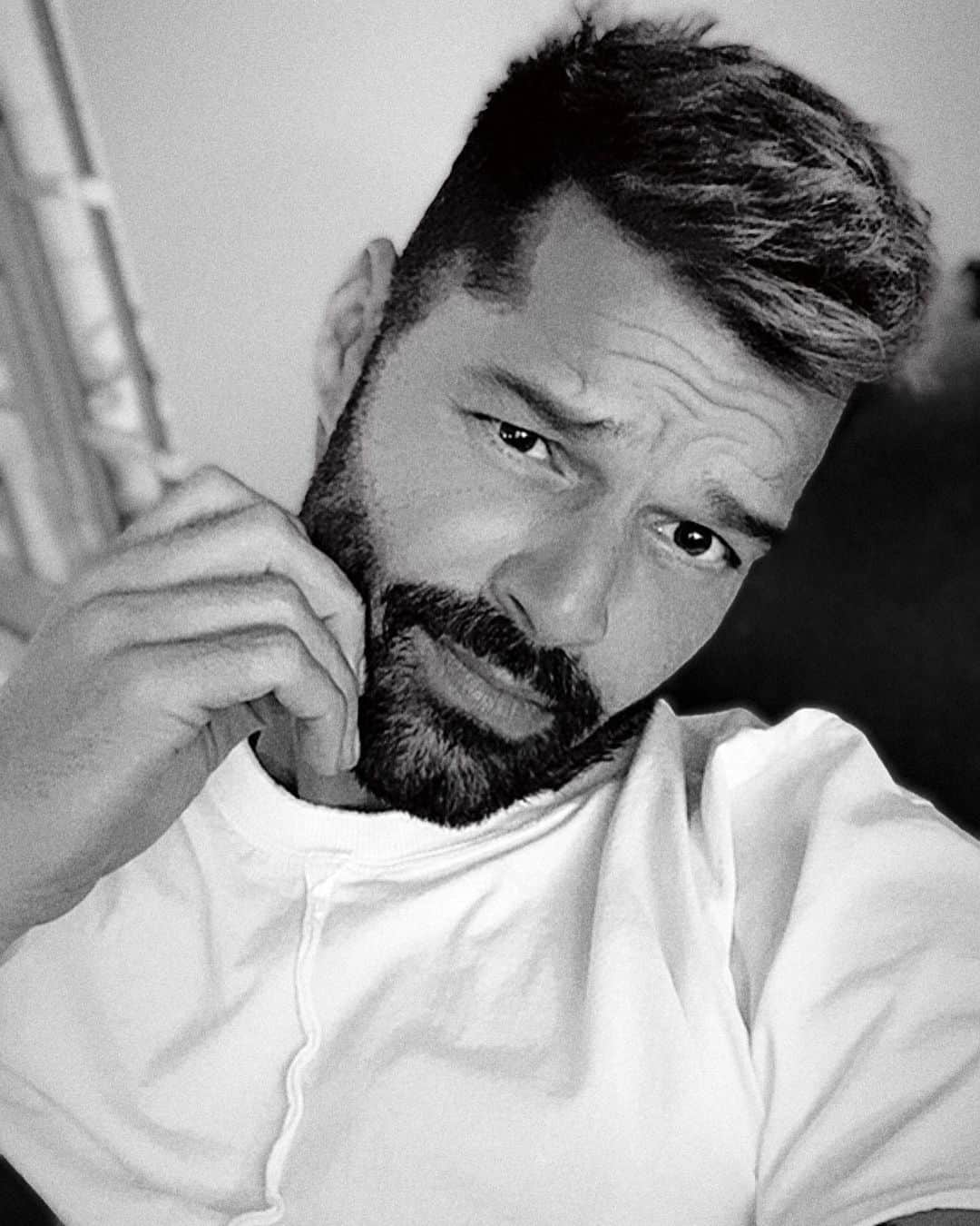 リッキー・マーティンさんのインスタグラム写真 - (リッキー・マーティンInstagram)「¿Me afeito?」11月14日 1時03分 - ricky_martin