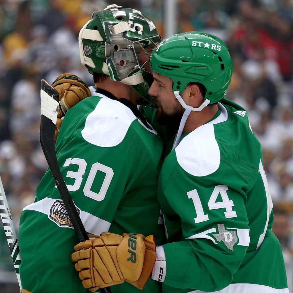 ダラス・スターズさんのインスタグラム写真 - (ダラス・スターズInstagram)「Always remember: Hug your goalie 🤗」11月14日 1時03分 - dallasstars