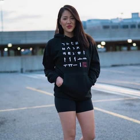 allkpopTHESHOPさんのインスタグラム写真 - (allkpopTHESHOPInstagram)「The modern-day Korean Alphabet, always on hand. 📸: @jjjuu_eunn   https://shop.allkpop.com/products/hangul-alphabet-hoodie」11月14日 1時05分 - allkpoptheshop