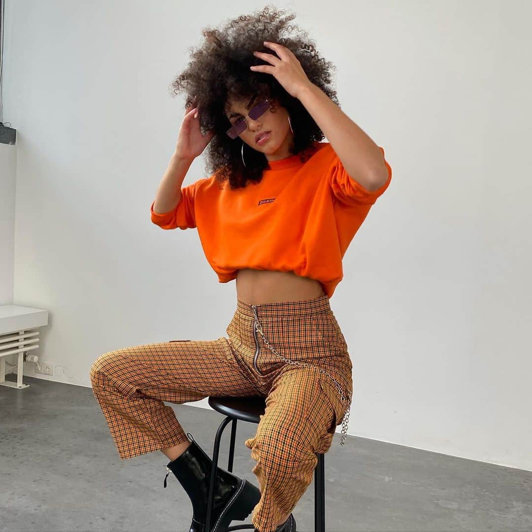 Julianna Townsendさんのインスタグラム写真 - (Julianna TownsendInstagram)「Don‘t you think it’s a Little old school thinking everyone should be like you 〰️🔸 #diversity#style#afro  Styled by @yana_vanessa  *unpaid ad」11月14日 1時10分 - julianna