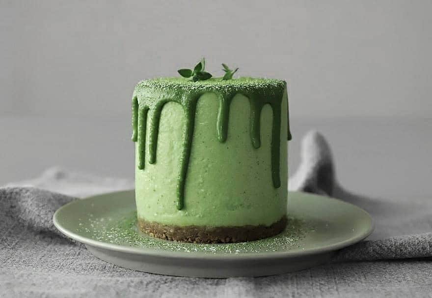 Matchæologist®さんのインスタグラム写真 - (Matchæologist®Instagram)「😍 Anyone up for this delicious #Matcha WhiteChoc Mousse #Cake? 🌿🍰 We are definitely in #MatchaHeaven with these indulgent #MatchaCreations created by @cooking_tree! . Adding #Matcha to your culinary creations is a great way to integrate a depth of flavour and a vibrant green colour to your homemade treats! 😋 Try our Midori™ Matcha. It’s a perfect matcha grade for use in your favourite recipes! 🌿 . For premium-quality matcha 🍵, visit Matchaeologist.com. . 👉 Click our bio link @Matchaeologist . Matchæologist® #Matchaeologist Matchaeologist.com」11月14日 1時12分 - matchaeologist