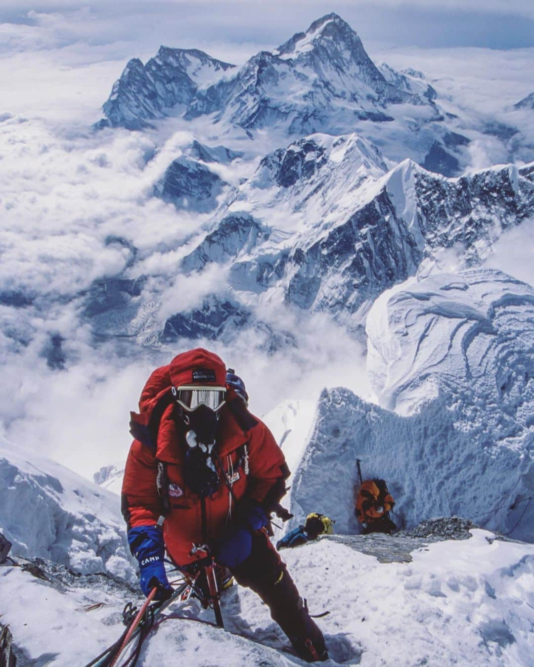 ジミー・チンさんのインスタグラム写真 - (ジミー・チンInstagram)「28,835ft. The Hillary Step.   Everest // Chomolungma // May 17 2004  #fromthearchives」11月14日 1時14分 - jimmychin