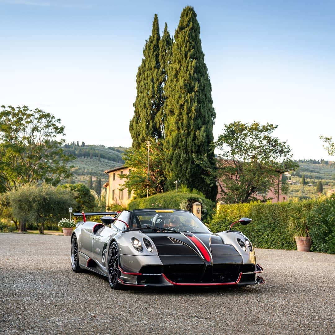 パガーニ・アウトモビリのインスタグラム：「Throwback to last summer's road trip to Tuscany, what a dream was driving the Roadster BC!  Let us know in the comments what's your car ride of the weekend. We're sure you'll enjoy it!  Stunning pic by @jagotz and more to come!  #pagani #hauyra #roadsterbc #tuscany」