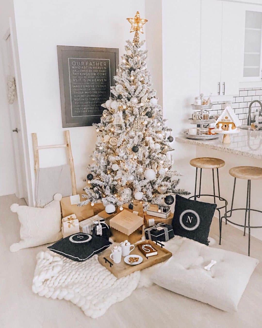Stephanie Sterjovskiさんのインスタグラム写真 - (Stephanie SterjovskiInstagram)「Christmas magic from two years ago. ✨🎄 Last year we had to move out of our condo because of a leak, so we didn’t decorate and this year we are choosing to do more minimal decor (I’ll share that soon). Still love this flocked tree and linked a bunch of decor in the next few slides. Is your tree already up? When do you usually put yours up? I think this year needs some extra holiday cheer! ❤️ P.S. this best-selling “Our Father” print is back up in our shop! @forsuchatimeshop . Christmas trees linked here: http://liketk.it/312me @liketoknow.it #liketkit #StayHomeWithLTK #LTKhome #ohchristmastree #christmastreedecor」11月14日 1時33分 - stephsjolly