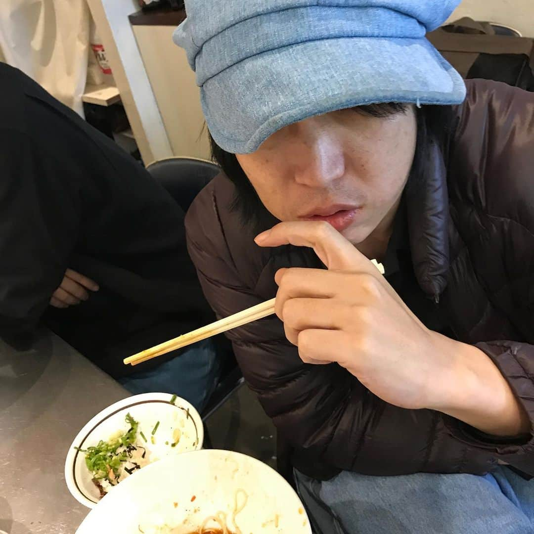 松本素生さんのインスタグラム写真 - (松本素生Instagram)「けんちゃんとラーメン食べて帰宅🍜 まさに、ケンちゃんラーメン（懐っ） クボノマ、呼んでくれてありがとう！ 来てくれた方々ありがとう！ 観てくれた方ありがとう！ 僕らはヤル気まんまんです🎸 視聴アーカイブは1週間残るそうですので、おウチでクボノマ是非どうぞ！」11月14日 1時27分 - sou_matsumoto