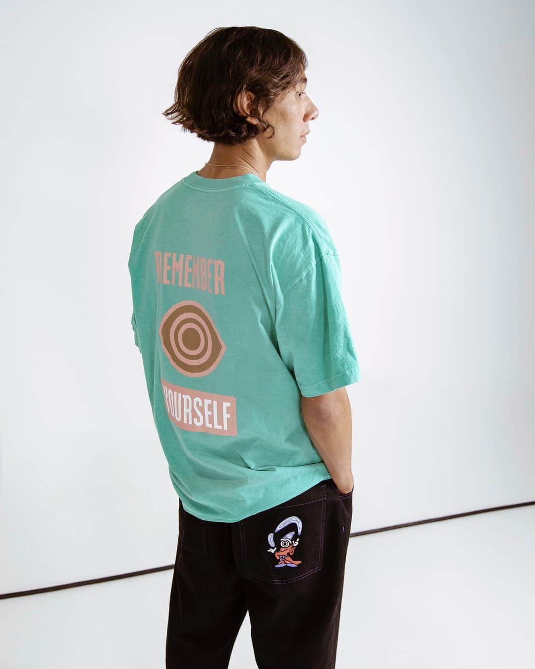 サキャスティックのインスタグラム：「@insomniacltd FALL 2020   Rb S/S Pocket Tee Green 6.5 oz medium weight cotton T, pre-shrunk, chest pocket, pigment dye color, silkscreen print on back, made in USA.  Wizard Denim Overdyed 12oz cotton bull denim, baggie fit, embroidered logo on back pocket.」