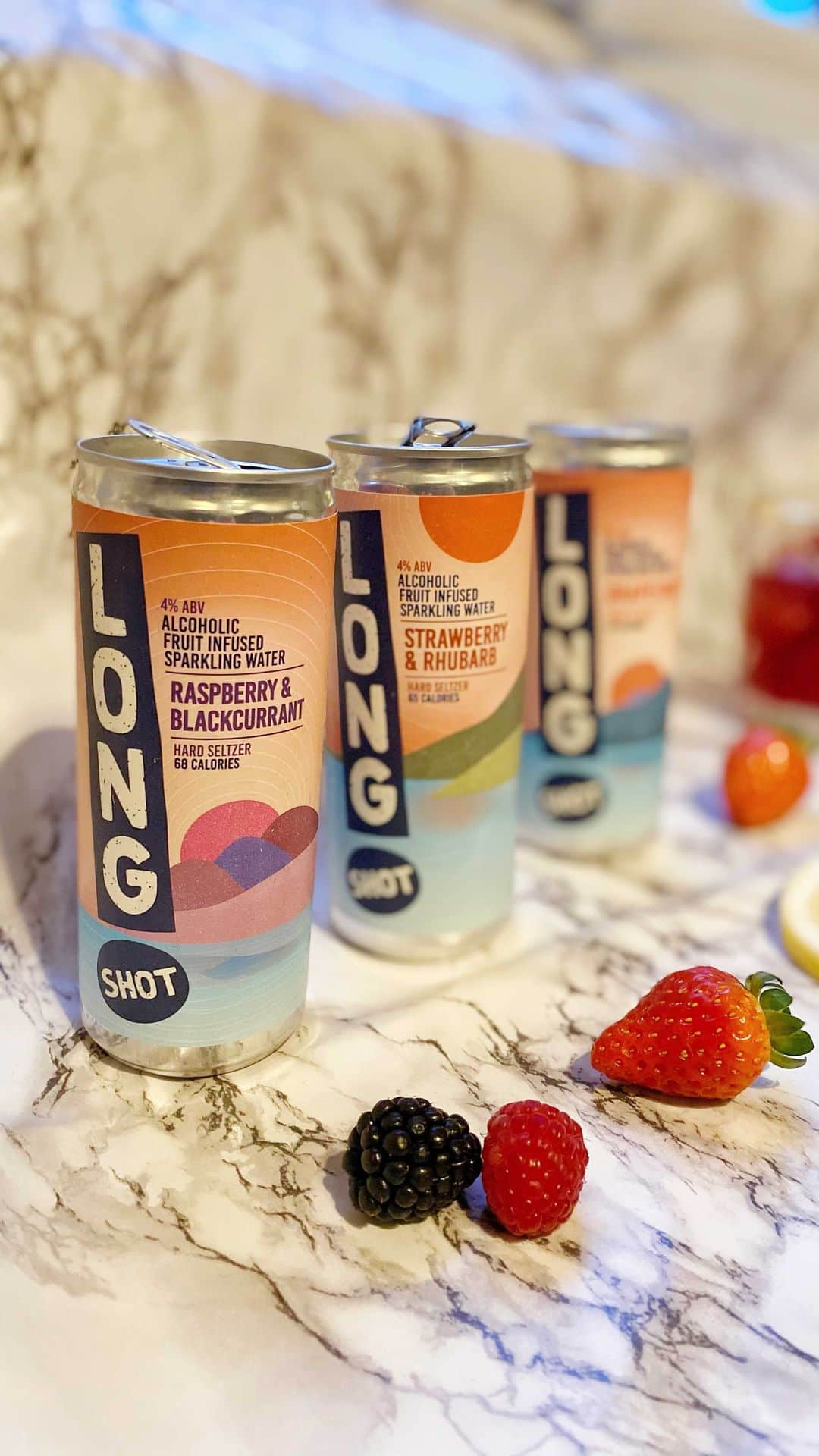 Eat With Steph & Coのインスタグラム：「If you only get one (long) shot, do not miss your chance to... go for the grapefruit 🙃   Hands up who else is loving hard seltzers ! Low calorie and so refreshing.     @longshotdrink 👌🏻  Gifted PR product   #longshot #longshotseltzer #longshothardseltzer #hardseltzer #youonlygetoneshot #eminemlyrics」