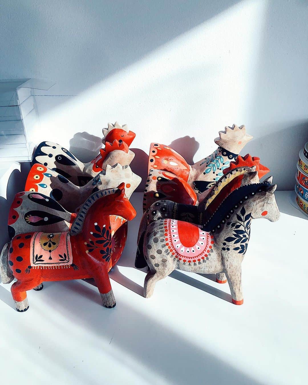 Dinara Mirtalipovaのインスタグラム：「Thank you for noticing the wooden figures sitting in my studio. I’m planing to shoot pictures this weekend and upload them to my website next week.  Keep an eye :)) #mirdinarakokeshiandmatryoshka」