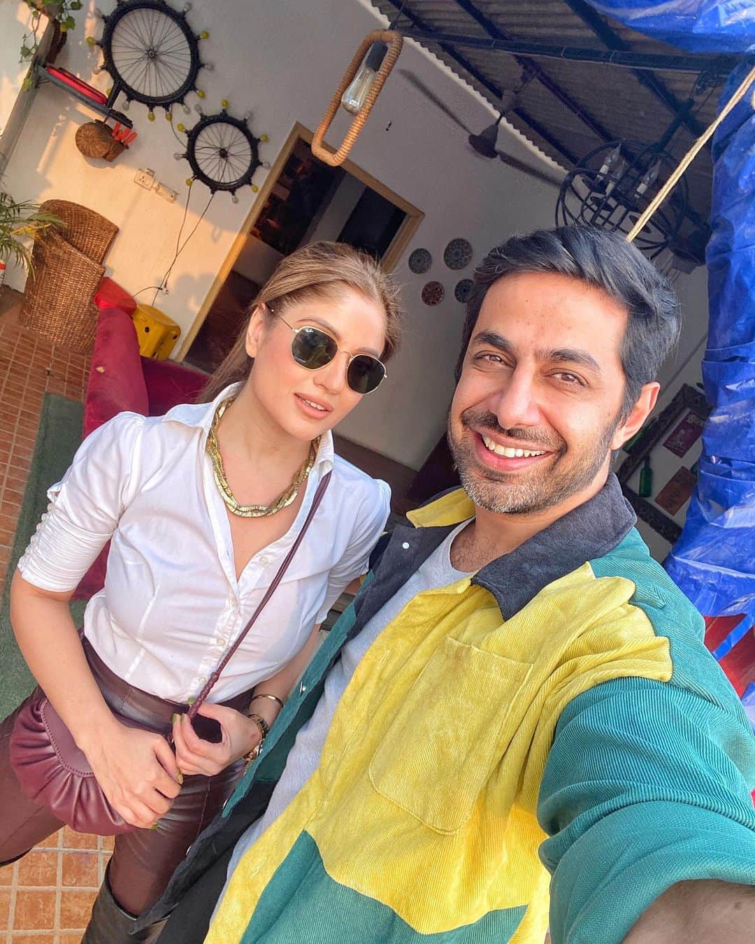 Praveen Bhatさんのインスタグラム写真 - (Praveen BhatInstagram)「Lovely catching up with you @facestoriesbyleenabhushan and Thank you for the lovely Diwali hamper ❤️ see ya super soon  . . #praveenbhat #leenabhushan #fashionphotographer #celebrityphotographer #bestindianmakeupartist #makeupartistindia #fashionmakeup #happydiwali2020」11月14日 1時44分 - praveenbhat