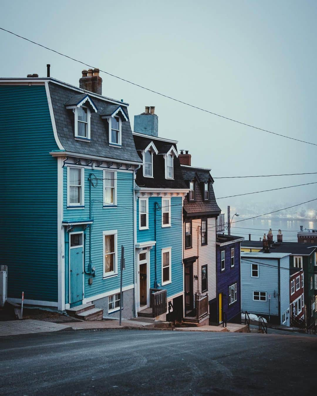 Explore Canadaさんのインスタグラム写真 - (Explore CanadaInstagram)「Hey everyone! I’m Kara O‘Keefe (@karaokeefe), a pharmacist and freelance photographer from Canada’s most easterly province - Newfoundland and Labrador.⁠⠀ ⁠⠀ Growing up in a province isolated from the rest of Canada leant itself to the development of my desire to travel. I have been so privileged to experience countless impressive, breathtaking places in my travels. Seeing the world and its wonders allowed me to appreciate our own wonders here at home. The lightning crack of an iceberg calving, humpback whales feeding metres from the shore, brilliant sunsets over rocky cliffs, the smell of the ocean on a foggy day, the tones of our barren bogs, our colourful homes, a bucket of cod just caught in the bay. And the people! The quick wit, the charming accents, the hospitality, the beauty in chit chat with a stranger. Each nook and cranny of our province, which I’m privileged to photograph, grounds me closer and closer to my home. This year has demonstrated, more than ever, the importance of exploring, supporting, and contributing to the places we call home.⁠⠀ ⁠⠀ Newfoundland and Labrador is raw. It is honest in its culture and spirit. Our landscape, rural makeup, and heritage are striking to all who visit. We share a deep pride for our province, its beauty, and our ability to make this rock our home. This is apparent from the row houses of St. John’s, to the rural communities dotting our shores, to the northern tip of Labrador. You’ll be tickled to hear it in a variety of dialects if you simply take the time to listen. I am a proud Canadian and a proud Newfoundlander - both of which I carry with me throughout my travels. This pride for my heritage and love for my home shines brightest when I hold my camera. It serves as an extension of myself, which I use to present my province.⁠⠀ My only advice is to get out there and seek the beauty in your own home and surroundings. When you’ve discovered this beauty, I hope that you’ll come explore ours right here in Newfoundland and Labrador.⁠⠀ ⁠⠀ You won’t regret it.⁠⠀ ⁠⠀ 📷: @karaokeefe⁠⠀ 📍: @newfoundlandlabrador⁠⠀ ⁠⠀ #ExploreNL #IcebergsNL」11月14日 1時49分 - explorecanada