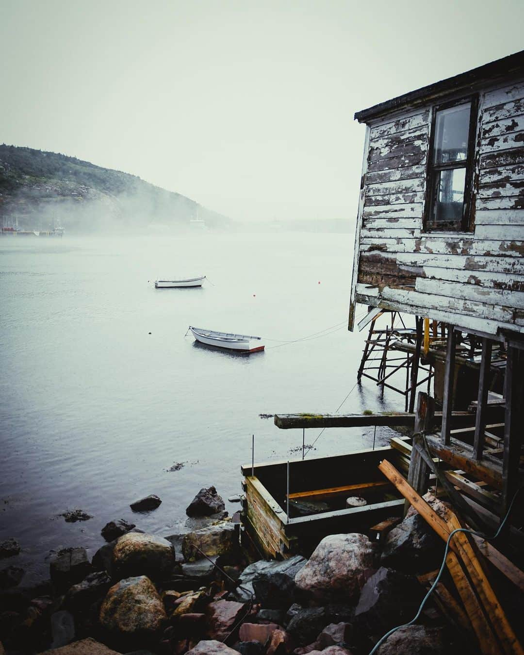 Explore Canadaさんのインスタグラム写真 - (Explore CanadaInstagram)「Hey everyone! I’m Kara O‘Keefe (@karaokeefe), a pharmacist and freelance photographer from Canada’s most easterly province - Newfoundland and Labrador.⁠⠀ ⁠⠀ Growing up in a province isolated from the rest of Canada leant itself to the development of my desire to travel. I have been so privileged to experience countless impressive, breathtaking places in my travels. Seeing the world and its wonders allowed me to appreciate our own wonders here at home. The lightning crack of an iceberg calving, humpback whales feeding metres from the shore, brilliant sunsets over rocky cliffs, the smell of the ocean on a foggy day, the tones of our barren bogs, our colourful homes, a bucket of cod just caught in the bay. And the people! The quick wit, the charming accents, the hospitality, the beauty in chit chat with a stranger. Each nook and cranny of our province, which I’m privileged to photograph, grounds me closer and closer to my home. This year has demonstrated, more than ever, the importance of exploring, supporting, and contributing to the places we call home.⁠⠀ ⁠⠀ Newfoundland and Labrador is raw. It is honest in its culture and spirit. Our landscape, rural makeup, and heritage are striking to all who visit. We share a deep pride for our province, its beauty, and our ability to make this rock our home. This is apparent from the row houses of St. John’s, to the rural communities dotting our shores, to the northern tip of Labrador. You’ll be tickled to hear it in a variety of dialects if you simply take the time to listen. I am a proud Canadian and a proud Newfoundlander - both of which I carry with me throughout my travels. This pride for my heritage and love for my home shines brightest when I hold my camera. It serves as an extension of myself, which I use to present my province.⁠⠀ My only advice is to get out there and seek the beauty in your own home and surroundings. When you’ve discovered this beauty, I hope that you’ll come explore ours right here in Newfoundland and Labrador.⁠⠀ ⁠⠀ You won’t regret it.⁠⠀ ⁠⠀ 📷: @karaokeefe⁠⠀ 📍: @newfoundlandlabrador⁠⠀ ⁠⠀ #ExploreNL #IcebergsNL」11月14日 1時49分 - explorecanada