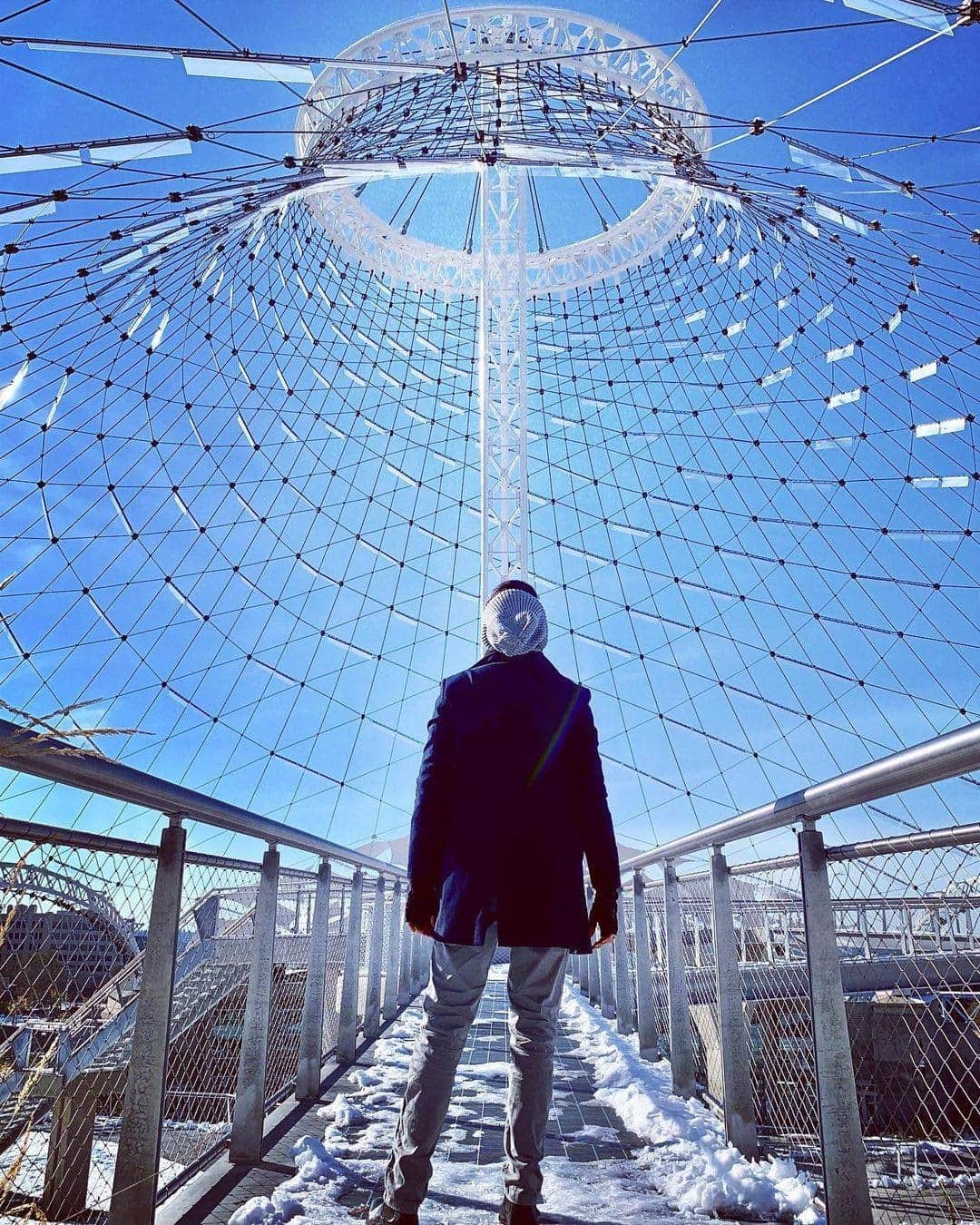 デルタ航空のインスタグラム：「The iconic Riverfront Park in Downtown Spokane is the perfect place to get out of the house and get some fresh air. Visit on a Friday, Saturday or Sunday at sunset and watch the Pavilion at Riverfront come to life during one of its free, dynamic light shows.  Pro tip: Don’t forget your mask! Face coverings are required at indoor and outdoor public spaces in the state of Washington.  Photo: @travelthroughrodric」