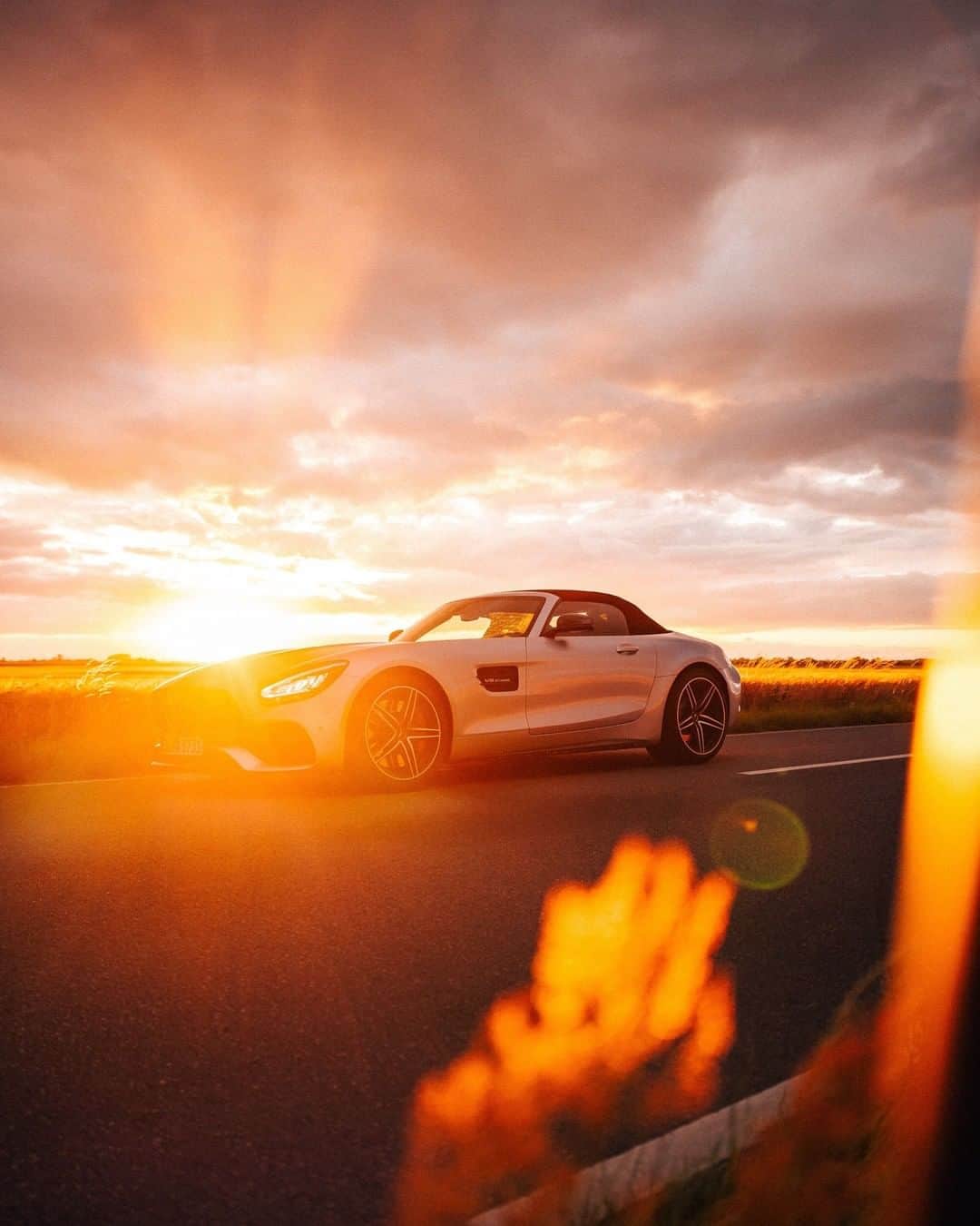 Mercedes AMGさんのインスタグラム写真 - (Mercedes AMGInstagram)「[Kraftstoffverbrauch kombiniert: 13,0 l/100 km  CO₂-Emissionen kombiniert: 298 g/km  amg4.me/efficiency-statement]  Cold concrete or warm sunsets - always an eye pleaser with the Mercedes-AMG GT C Roadster. #AMGRoadTrip with @bettytaube.  📷@christofkreutzer  #MercedesAMG #GTCRoadster #AMG #DrivingPerformance」11月14日 2時00分 - mercedesamg