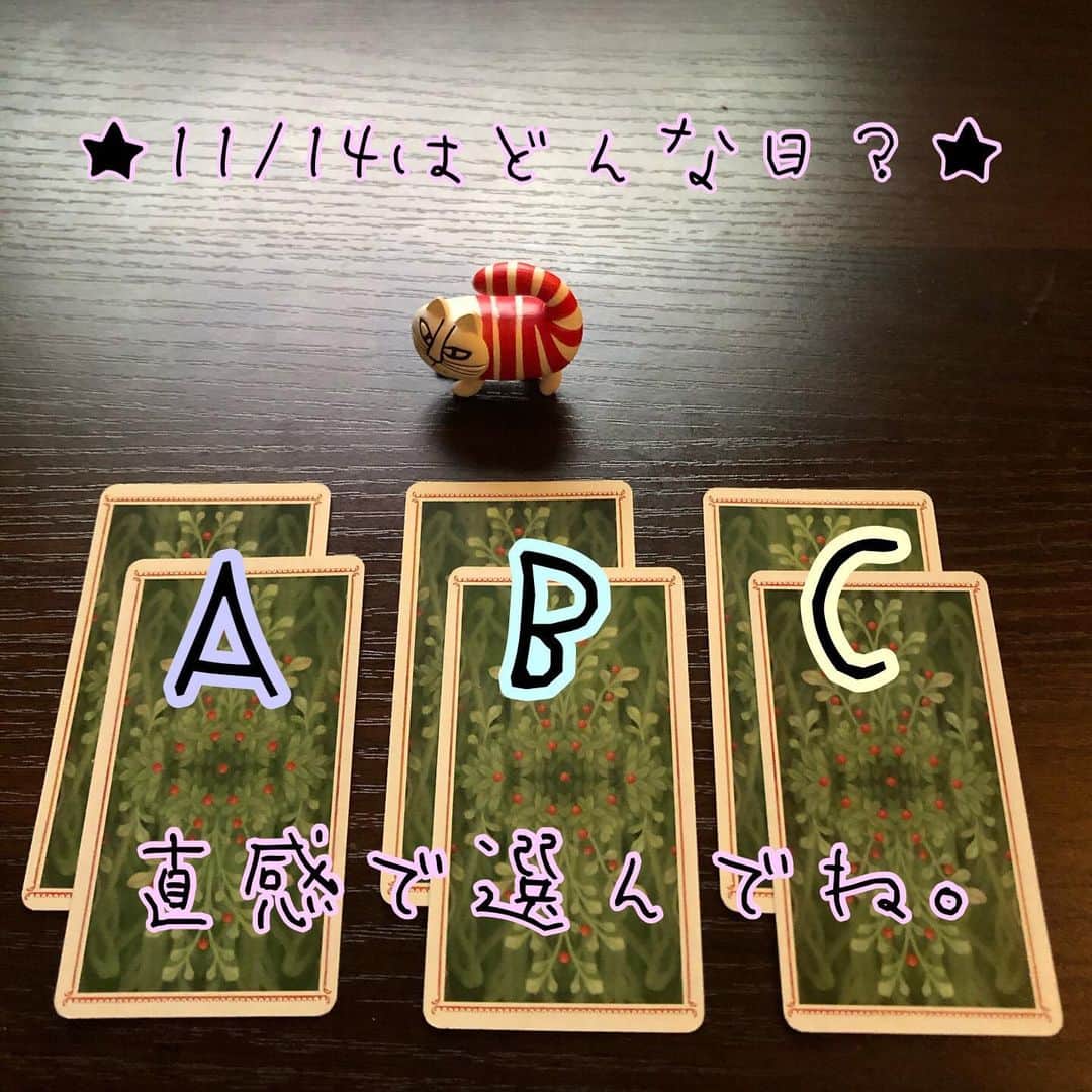 白珠イチゴのインスタグラム：「★11/14はどんな日？★ 直感で選んでください。 . . . . . . . . . . . . . . . ★結果★ . Ａを選んだ方。 まじめにやってるつもりなのに想定外の状況で変に悪目立ちしてしまい、テンションダダ下がりになってしまいそう。 結構頑張っていたことに対する見返りも無くて、なんだか手応えがありません。 でも、その頑張りはもしかしたら本当に意味のないものかもしれません。 少し見直しをして、状況の立て直しをしましょう。 . Ｂを選んだ方。 ただただまじめに努力をする日になります。 と周囲と比べて自分が劣っている、出遅れていると感じてしまうんですね。 でも、その気持ちは本当に大切なもの。 目標に向かって邁進することで、その不安はあっという間になくなりますよ。 . Ｃを選んだ方。 しっかり未来を見据えて動けます。 貫禄たっぷり、周りの人もきっとあなたを頼りにすることでしょう。 今日決断することは絶対に間違いではありません。 自信を持って進めましょう。 また、甘やかすだけが優しさでないということも意識して。 . ★今日も一日、事故の無いよう元気に頑張りましょう★  #明日の運勢 #タロット #タロット占い  #タロットカード #タロットリーディング #無料占い #占い  #占い無料  #あしたの運勢  #nicolettaceccoli  #ニコレッタチェッコリタロット #占い芸人  #吉本芸人 #吉本  #三択占い #若手芸人 #女芸人 #仕事運 #恋愛運 #金運 #好きな人 #片想い #独身 #開運 #未来 #幸せ #恋愛相談 #人生相談 #占い好きな人と繋がりたい」