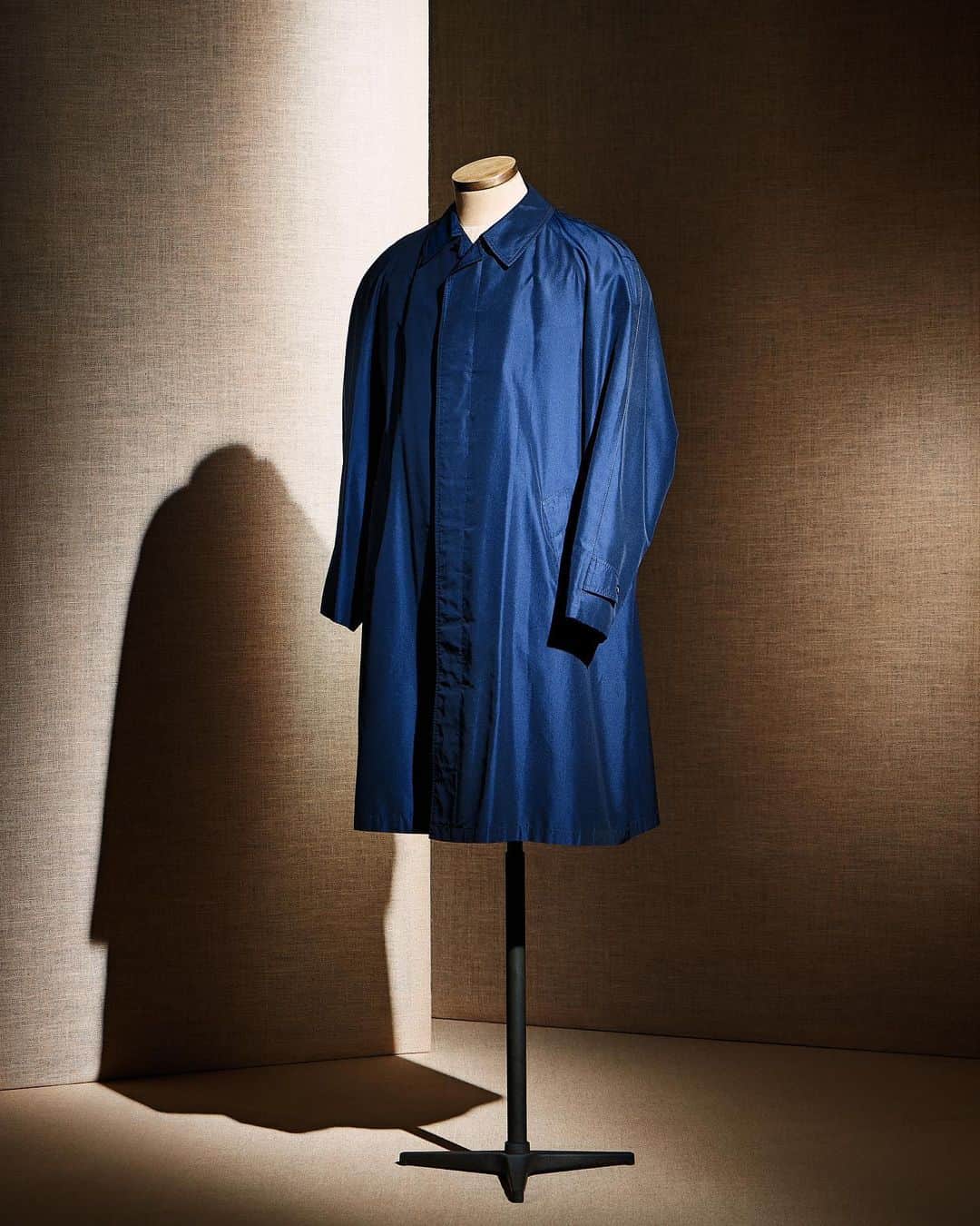 カナーリさんのインスタグラム写真 - (カナーリInstagram)「Timeless and evergreen garments that complete the most contemporary outfits. Discover the three #Canali1934 products that have marked its brand history: the raincoat, the suit and the KEI jacket.  Read more at the link in bio.  #CanaliAnthology #MadeInItaly」11月14日 1時58分 - canali