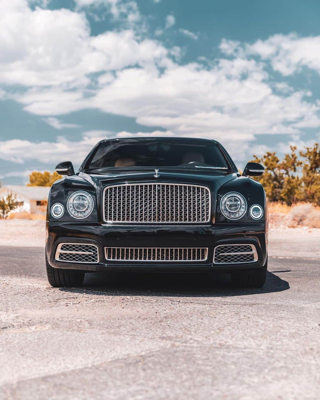 ベントレーさんのインスタグラム写真 - (ベントレーInstagram)「Set the standard that all luxury cars must live up to. The #Mulsanne. #WorldOfBentley _ #Bentley Mulsanne Speed WLTP drive cycle: combined fuel consumption: 17.8 mpg (15.9 l/100 km), combined CO₂: 350 g/km. Photo by @bentleylasvegas」11月14日 2時26分 - bentleymotors