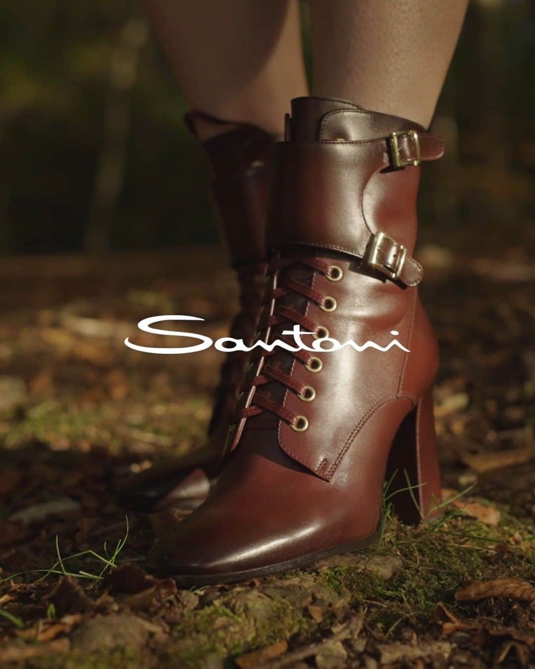 サントーニのインスタグラム：「Be bold for FW20: these Double Buckle lace up heeled ankle boots have sophistication, style and substance.  #Santoni #SantoniFW20 #MadeinSantoni」