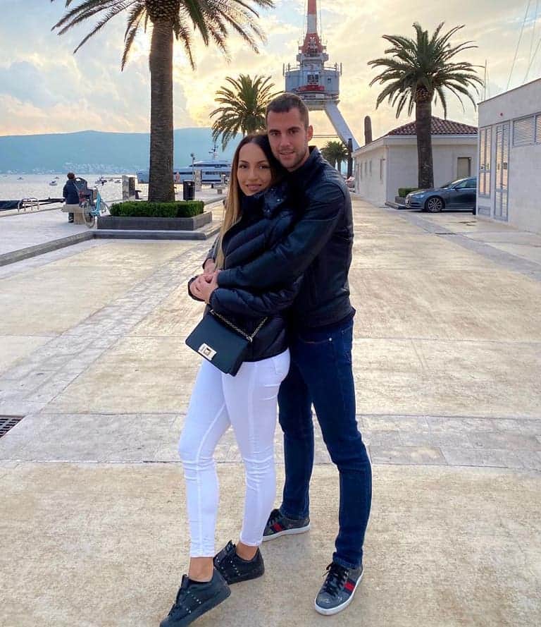 ラスロ・ジェレのインスタグラム：「❤💙」