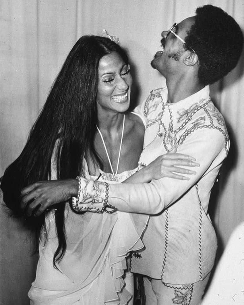 The GRAMMYsさんのインスタグラム写真 - (The GRAMMYsInstagram)「📸 Backstage at the 16th #GRAMMYs in 1974 with @cher and #StevieWonder. 📸  That night, Stevie was up for 6️⃣ GRAMMY Awards, taking home GRAMMY Gold in four categories, including Record Of The Year for 'Innervisions'. #GRAMMYVault」11月14日 2時39分 - recordingacademy
