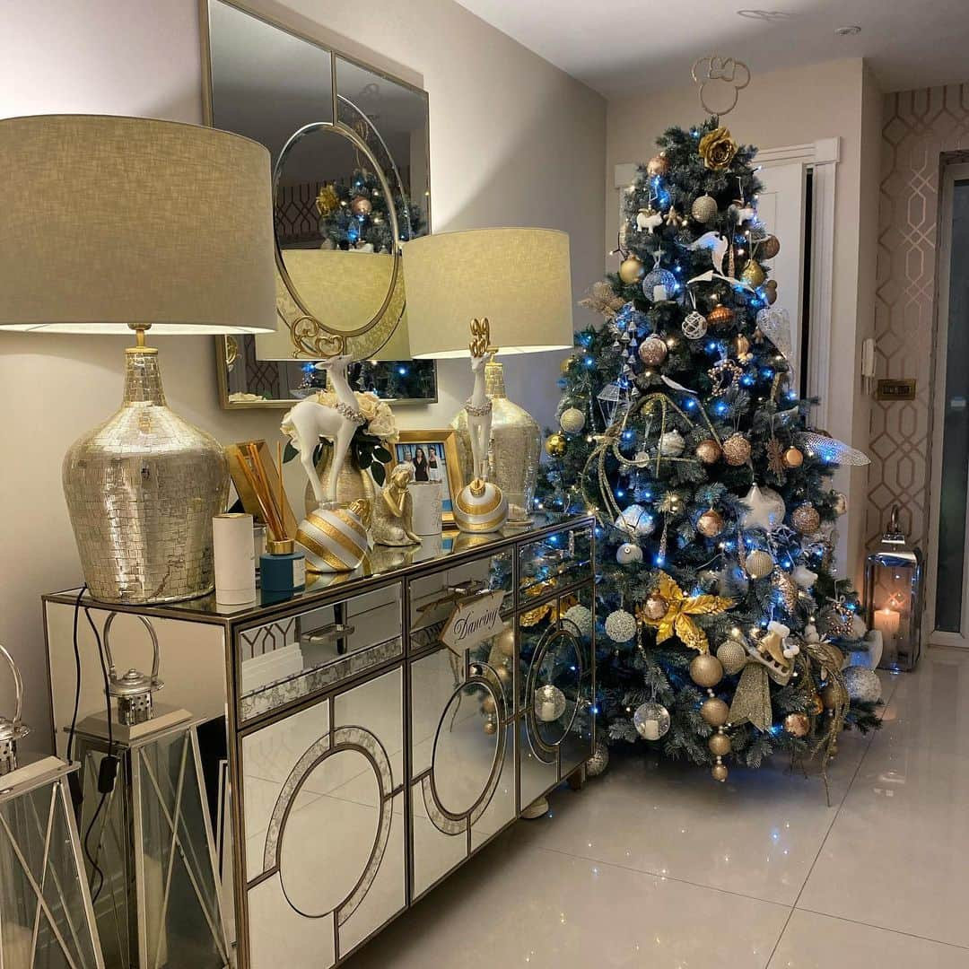 Jessica Wrightさんのインスタグラム写真 - (Jessica WrightInstagram)「Hallway complete... 🎄✨」11月14日 2時40分 - jesswright77