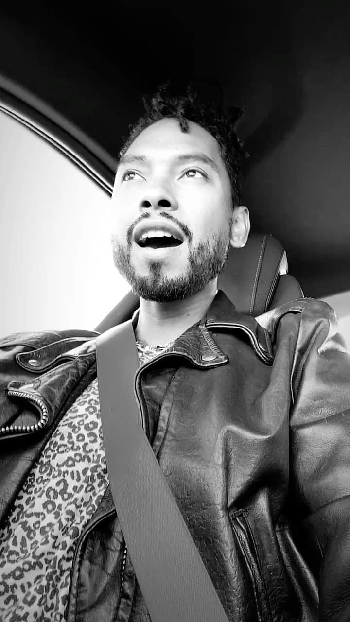 のインスタグラム：「NOTE TO SELF. Love you 🔪🌹」