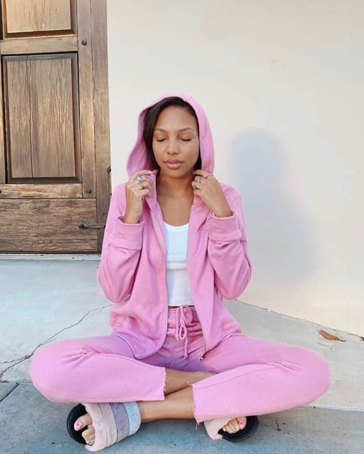 チェイサーさんのインスタグラム写真 - (チェイサーInstagram)「pretty in pink & staying cozy💞 @baileytaylorbrown looking adorable in our "PKLDY" set!😍 #chaserbrand #matchingset #matchingoutfit #sweatset #cozyset #prettyinpink #pinkset」11月14日 3時02分 - chaserbrand