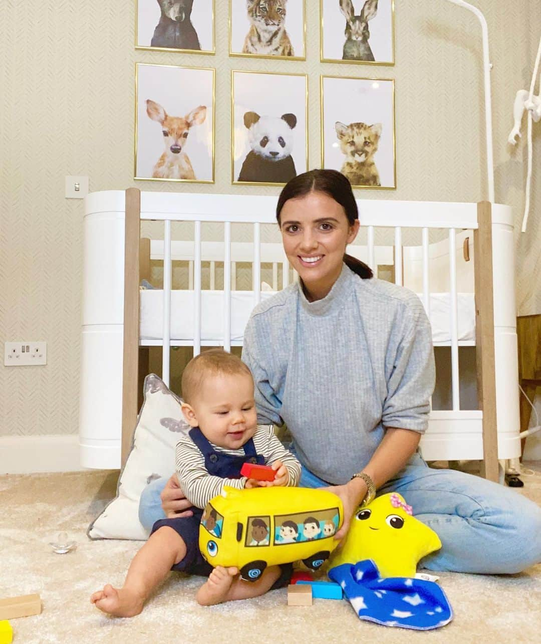 ルーシー・メックレンバーグさんのインスタグラム写真 - (ルーシー・メックレンバーグInstagram)「Roman has recently started playing with the @LittleBabyBum_ toys from @OfficialLittleTikesUK, he loves them so much! The products are based on the characters from the YouTube channel which we’re always watching and singing along to 🎶   These toys are the Wiggling Wheels on the Bus and the Twinkle The Star Plush - they’re both sensory toys meaning they’re great for development! 🥰#LittleTikesLittleBabyBum #AD」11月14日 3時00分 - lucymeck1