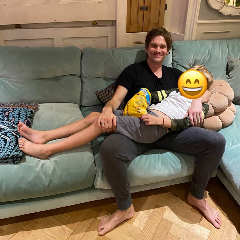 ファーン・コットンのインスタグラム：「My son seems to grow every day. He’s 7!! I will be shorter than all other family member within the next few years 😱 #Rexwood」