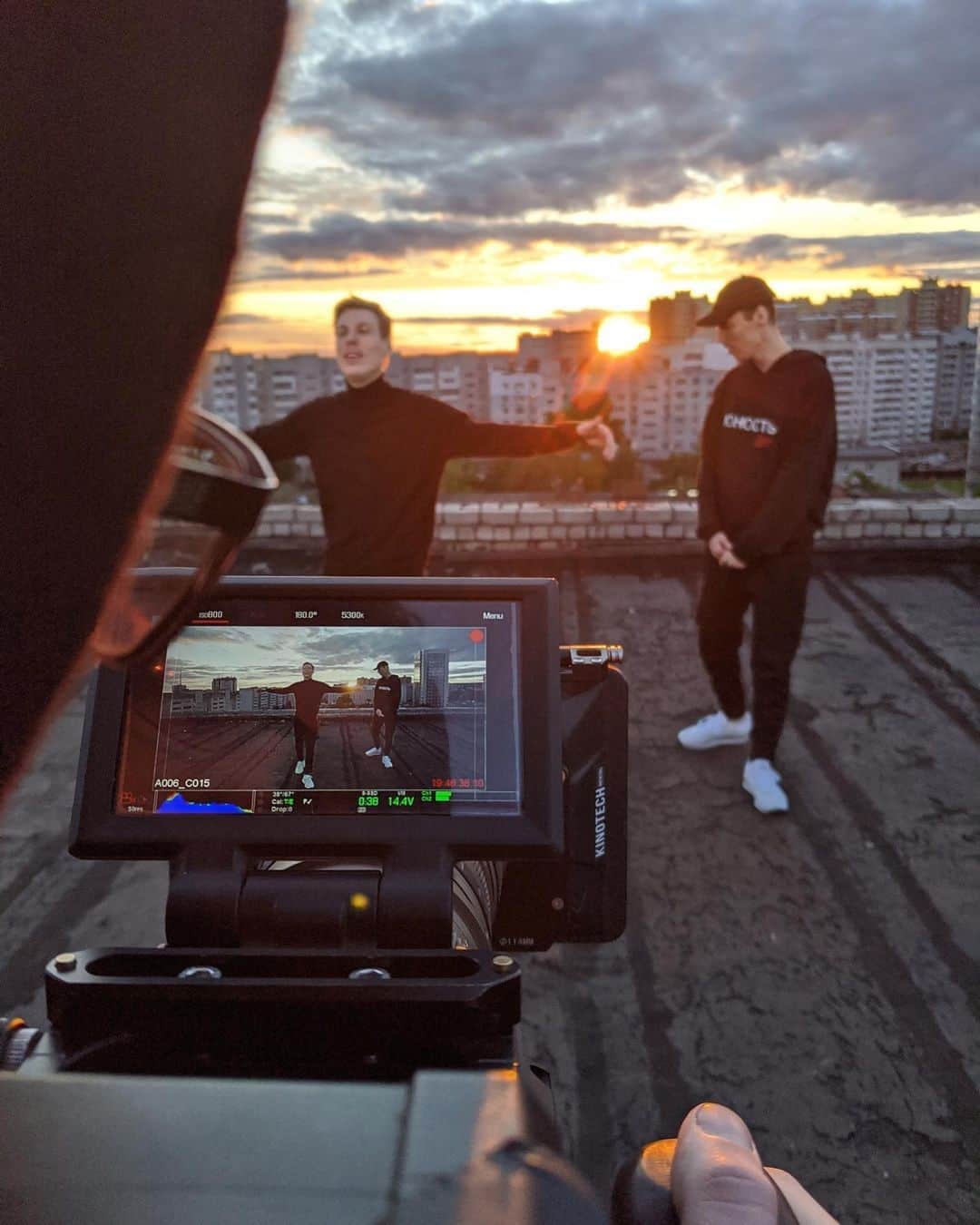 RU.TVさんのインスタグラム写真 - (RU.TVInstagram)「⚡ На этой неделе хит-парад «Супер 20» телеканала RU.TV возглавила группа Dabro 👏 Поздравляем! ⠀ 🔥 Топ 20 лучших клипов недели: ⠀ 1. Dabro — Юность 2. Ани Лорак — Твоей любимой 3. Ёлка — Из окон 4. Дима Билан — Химия 5. Артур Пирожков — Перетанцуй меня 6. Мари Краймбрери — Океан 7. Rauf & Faik, NILETTO — Если тебе будет грустно 8. Полина Гагарина — На расстоянии 9. Елена Север и Александр Маршал — Война, так война 10. Миша Марвин & Ханна — Французский поцелуй 11. Маша Вебер — На ветру 12. Feduk — Краски 13. ВладиМир — Sexy MF 14. MONATIK & Вера Брежнева — ВЕЧЕРиНОЧКА 15. HENSY & Клава Кова — Костёр 16. Сергей Лазарев — Я не могу молчать 17. ЮрКисс — Я словно в огне 18. Валерий Меладзе — Вижу солнце 19. LOBODA — Мой 20. Артём Качер & Ирина Дубцова — Под дождём ⠀ #супер20 #рутв #rutv #dabro」11月14日 3時05分 - ru_tv