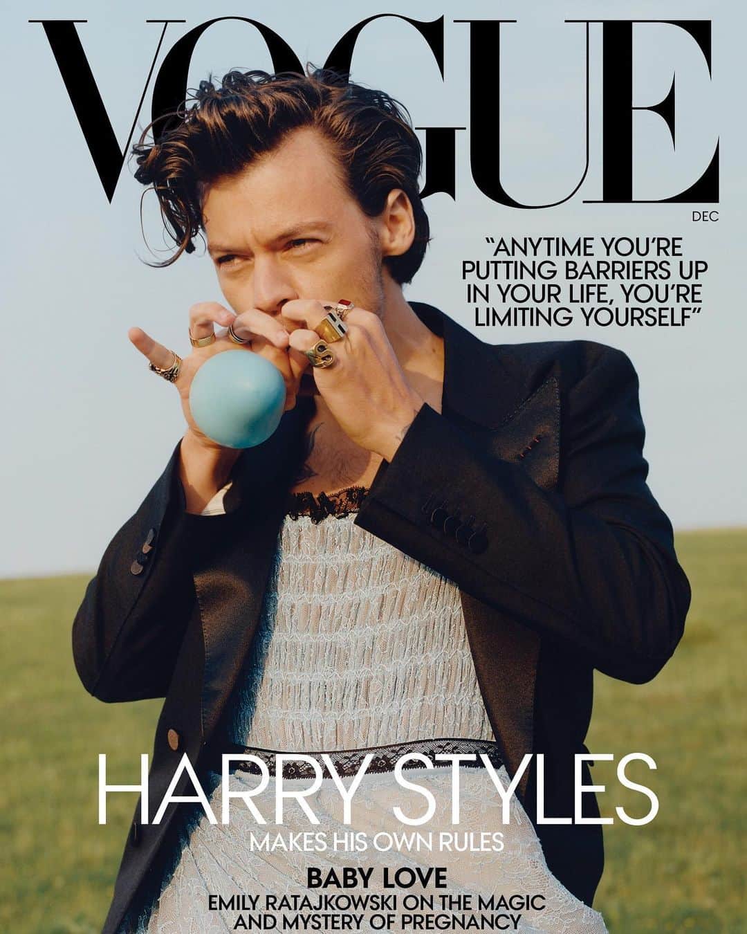 E! Onlineさんのインスタグラム写真 - (E! OnlineInstagram)「All the lights couldn't put out the dark of this man runnin' through our hearts. ✨ Harry Styles has made history as the first man to appear solo on the cover of Vogue. (📷: Tyler Mitchell for @voguemagazine)」11月14日 3時18分 - enews