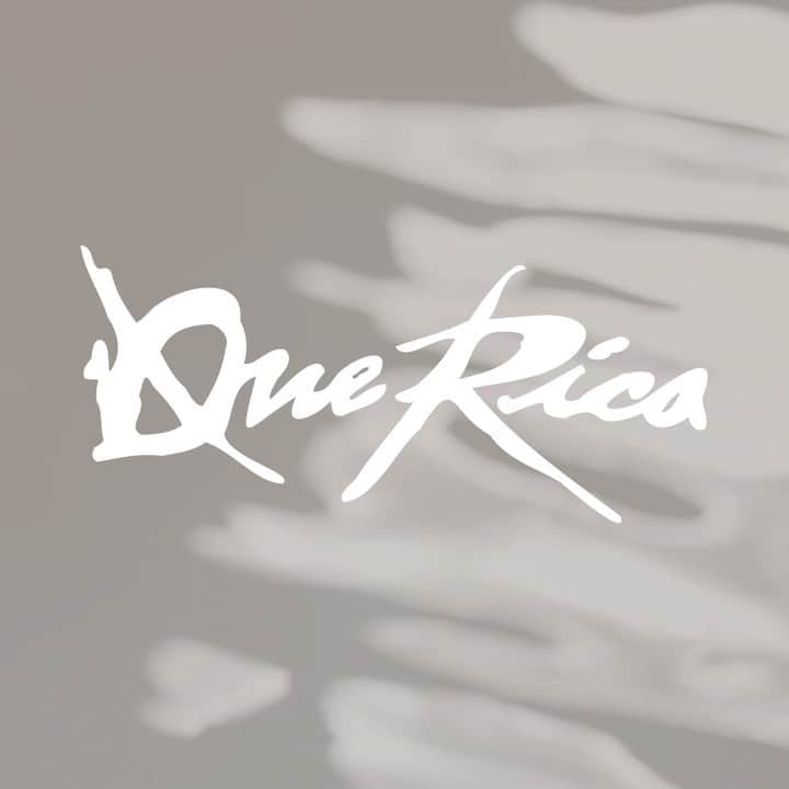 ピットブルのインスタグラム：「“Que Rica” is soo good and out now. Link in bio 😈. @saknoel @salvimusic @maddecent #querica」