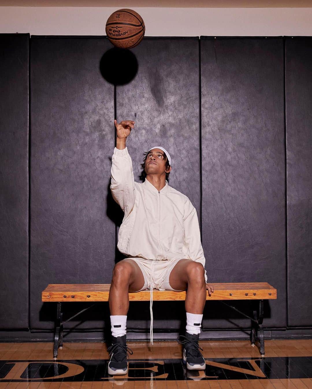 HYPEBEASTさんのインスタグラム写真 - (HYPEBEASTInstagram)「@hypebeaststyle: Shoot some holiday hoops with the latest @fearofgod x @nike Collection. Influenced by retro on-court style, Lorenzo channeled vintage garments with his latest Nike partnership, modeled in the campaign imagery by New Orleans Pelicans point guard Frank Jackson. The Swoosh’s high-tech production capabilities grant the slouchy jersey shirts and baggy shorts cutting-edge textiles, without sacrificing the collections throwback motif or Lorenzo’s signature slouchy silhouettes. The collection is set to drop on November 19.⁠⠀ Photo: Nike」11月14日 3時40分 - hypebeast