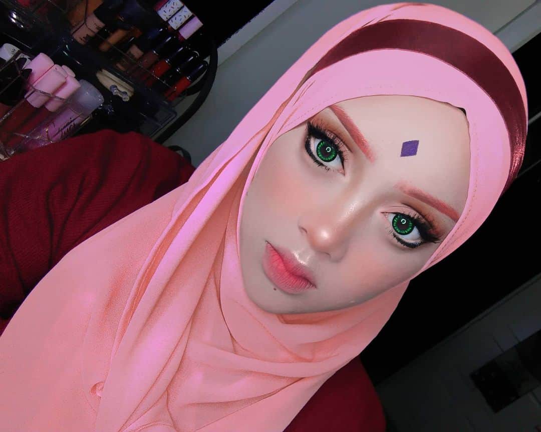 queenoflunaのインスタグラム：「Couldn't sleep so I did Sakura Haruno makeup instead 🌸💮 But camera quality was meh. Can somebody suggest me a good camera? . . #sakuraharuno #naruto #narutoshippuden #sakura #sakurauchiha #sakuracosplay #anime #animemakeup #uchihasakura #うちはサクラ」