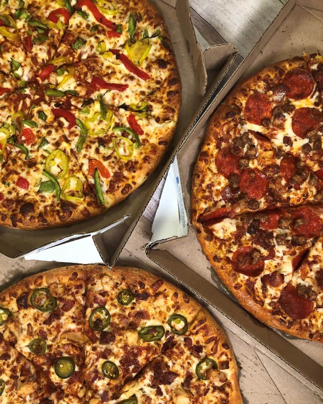 Domino's Pizzaさんのインスタグラム写真 - (Domino's PizzaInstagram)「Long week? We’ve got a weeklong carryout deal for that. Get any 3-topping pizza for just $7.99 each.」11月14日 4時00分 - dominos