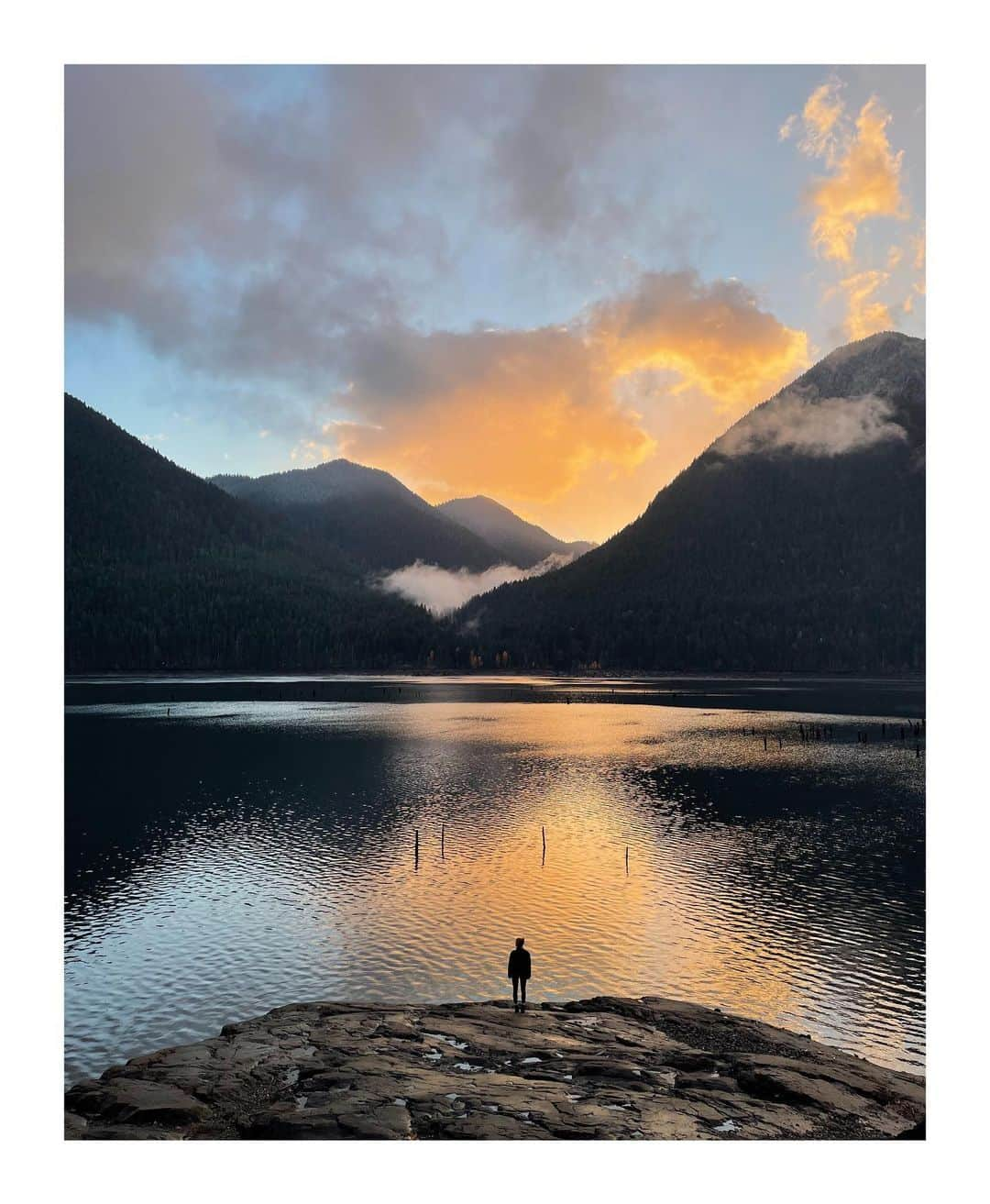 Cory Staudacherのインスタグラム：「Shooting around Lake Cushman with the new iPhone 12 Pro! Same shot with the different focal lengths - 1. Wide 2. Telephoto 3. Ultra Wide @apple #shotoniphone12pro」