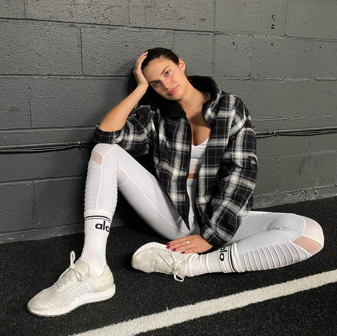 サラ・サンパイオさんのインスタグラム写真 - (サラ・サンパイオInstagram)「Cozy perfect for fall Legacy Plaid is exclusive to the Alo Yoga App @alo #alopartner」11月14日 4時06分 - sarasampaio