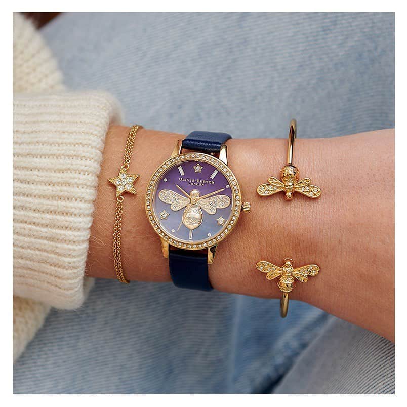 Olivia Burtonさんのインスタグラム写真 - (Olivia BurtonInstagram)「Oh, little Sparkle Bee... how you shine so  B R I G H T ! 🌟  The dreamiest purple fading to blue dial with our sparkly little bee centre stage, all finished with a Swarovski crystal set sparkle bezel ✨  Isn’t she just magical? 🤩   #MyOliviaBurton #SparkleBee #GiftIdeas #UpliftingGifting #HintHint」11月14日 4時09分 - oliviaburtonlondon