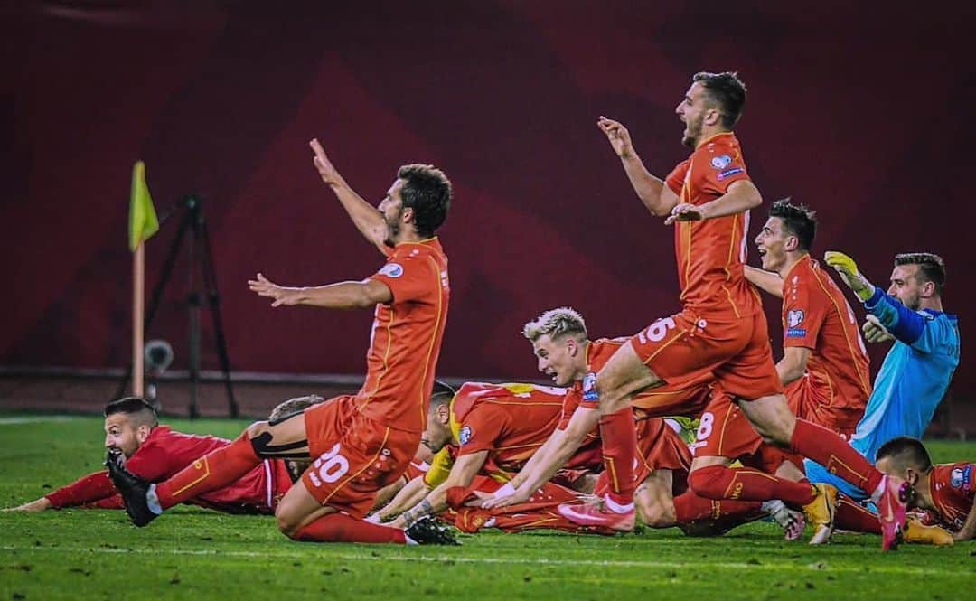 のインスタグラム：「Crazy family! 🇲🇰 @euro2020  #SD1 #MKD」