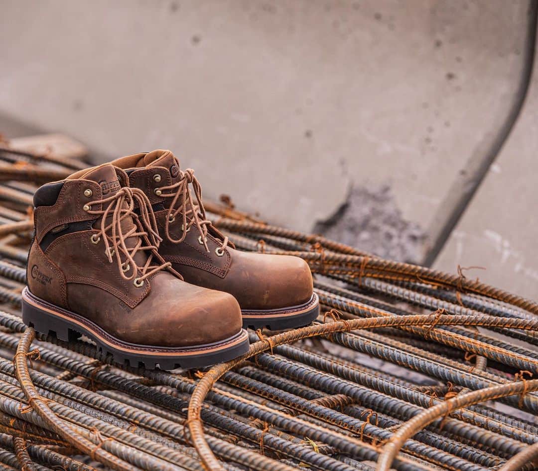 チペワさんのインスタグラム写真 - (チペワInstagram)「The 6” Sador Waterproof Oblique Toe boot is the ideal foundation for your toughest jobs. 73221.  #chippewaboots #thebestbyfar #workboots」11月14日 4時19分 - chippewaboots