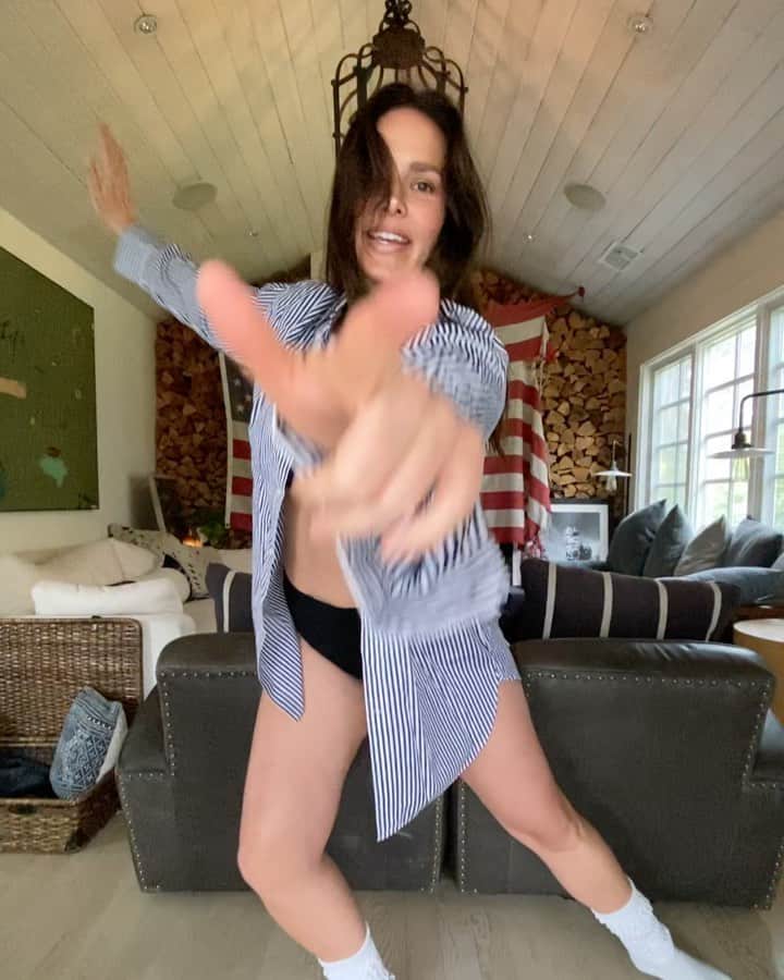 キャンディス・ハフィーンのインスタグラム：「What did you do on your rainy Friday inside?  Swipe through for a hello from a special Birthday girl! ❤️」