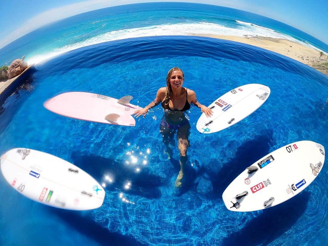 レイキー・ピーターソンのインスタグラム：「My fun-wave quiver // 5’2 CI Fish, 5’8 Happy, 5’8 Rook 15 & 5’8 Epoxy Rook 15 // What does yours look like?  @gopro #gopromax」