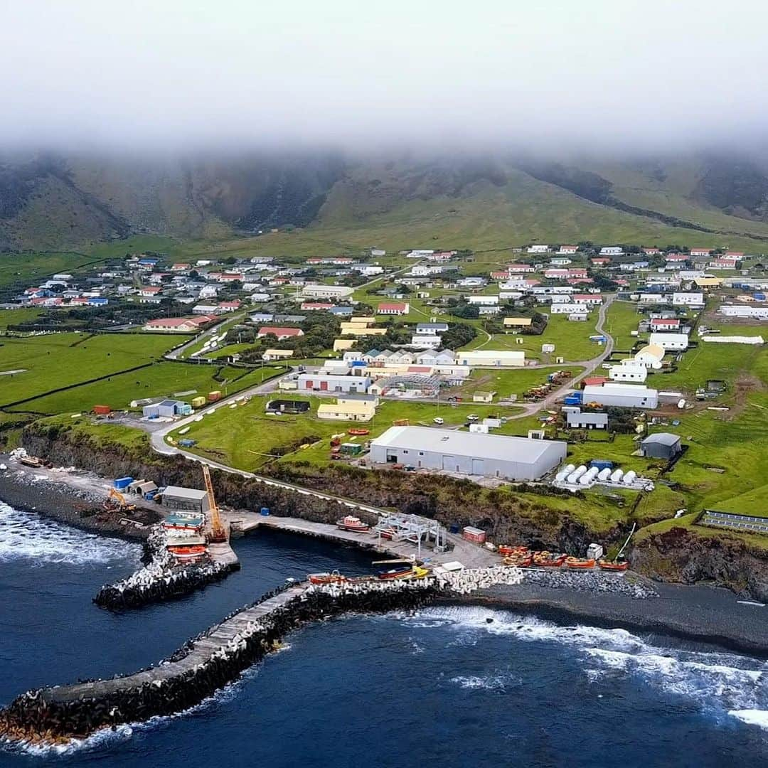 レオナルド・ディカプリオさんのインスタグラム写真 - (レオナルド・ディカプリオInstagram)「Today, Tristan da Cunha, the most remote inhabited island on Earth, becomes the world’s biggest sanctuary for wildlife in the Atlantic. The Tristan community’s decision  creates a Marine Protection Zone encompassing almost 700,000 sq km of its waters, the largest in the Atlantic.   The @natgeopristineseas team conducted an expedition to the archipelago in 2017 in partnership with the Government of Tristan da Cunha and the Royal Society for the Protection of Birds to survey the health of the area’s marine environment. Led by @enricsala, Pristine Seas has helped to inspire the protection of over 6 million sq. km of ocean in 23 places around the world.  📷 @natgeopristineseas   #TristanDaCunha #NatGeo #WildlifeSanctuary」11月14日 4時38分 - leonardodicaprio