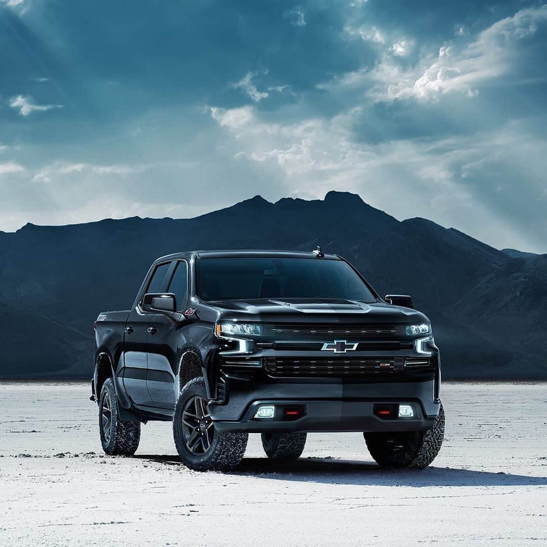 シボレーのインスタグラム：「When you see the #Silverado Midnight Edition in your town, stand back and watch it perform like a boss.」
